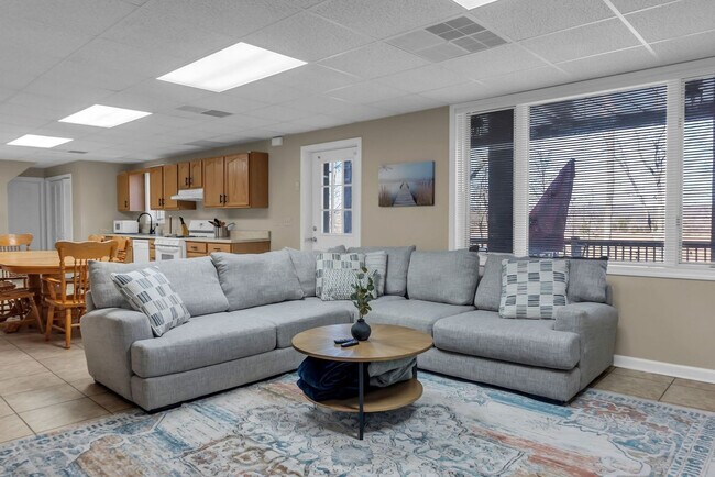 Foto del edificio - 81 Beech Point Dr