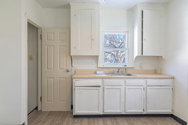 Building Photo - 7913 Connecticut Ave