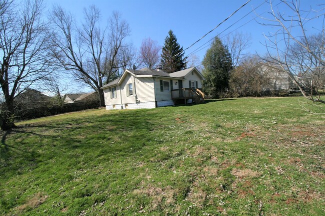 Foto del edificio - Henry Clay Area With Large Fenced Yard 250321