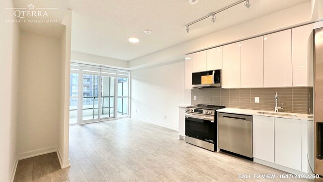 Building Photo - 225 Malta Av