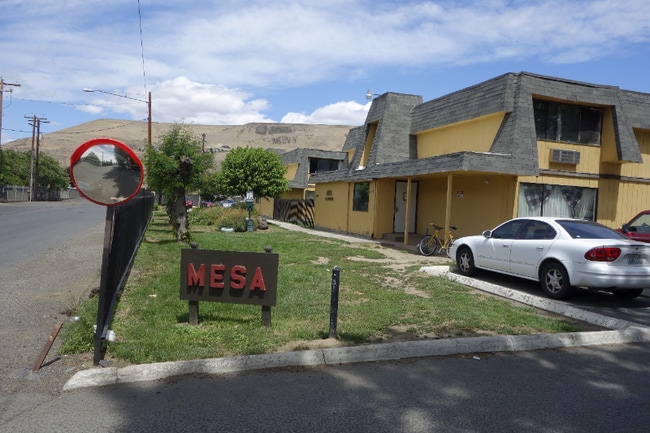 Building Photo - 1705 Gordon Rd