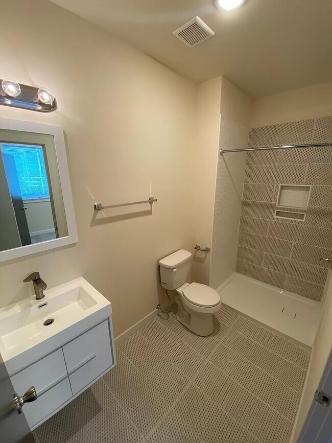 Building Photo - 918 N 48th St