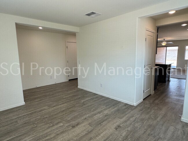 Foto del edificio - Beautiful home ready for move in