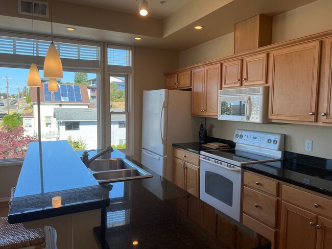 Building Photo - 2 Bed / 2 Bath Bay-View Condo for Rent in ...