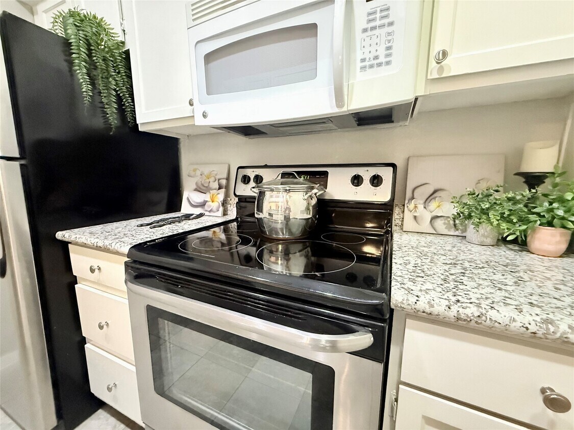 Foto principal - 8055 Cambridge St