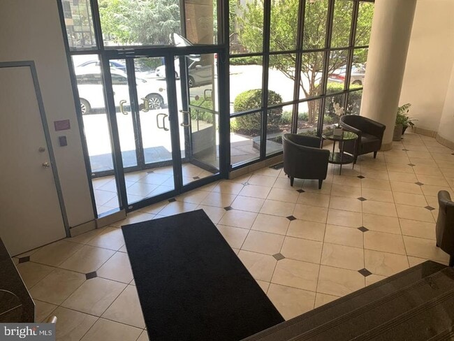 Lobby - 2141 I St NW