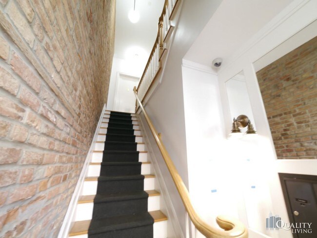 Foto del edificio - 252 W 10th St