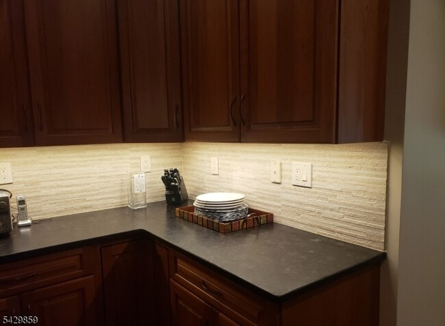 Building Photo - 8 Quarry Dr