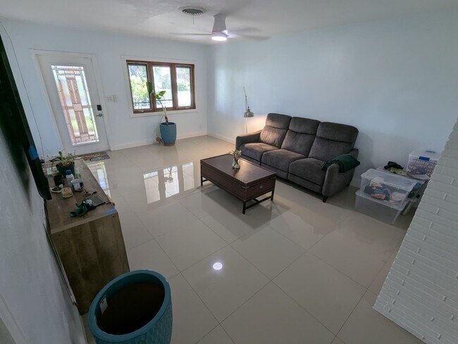 Foto del edificio - 2220 NE 37th St