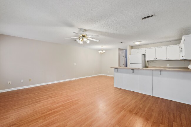 Foto del edificio - 428 Sandy Oak Dr