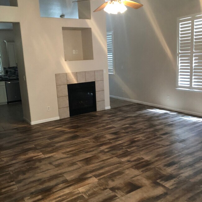 Foto del edificio - 3908 Cloverbrook Dr