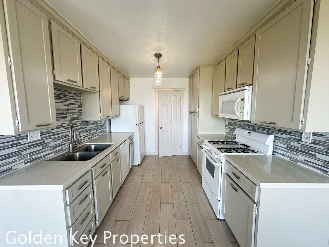 Foto principal - Beautiful upgraded 2BR condo in the Quail ...