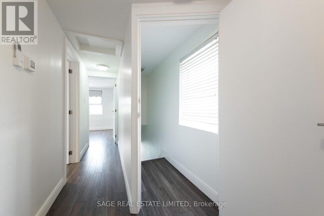 Building Photo - 97 Holwood Ave