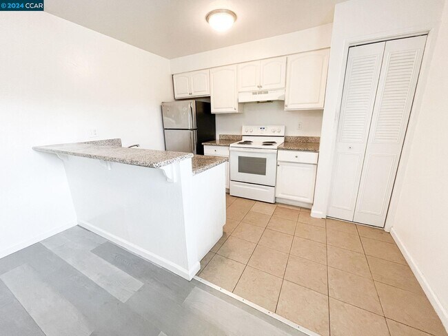 Building Photo - 2106 Peppertree Way
