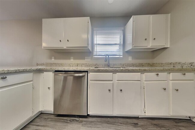 Building Photo - 28722 Stapleford St