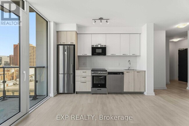 Photo du bâtiment - 75 James St S