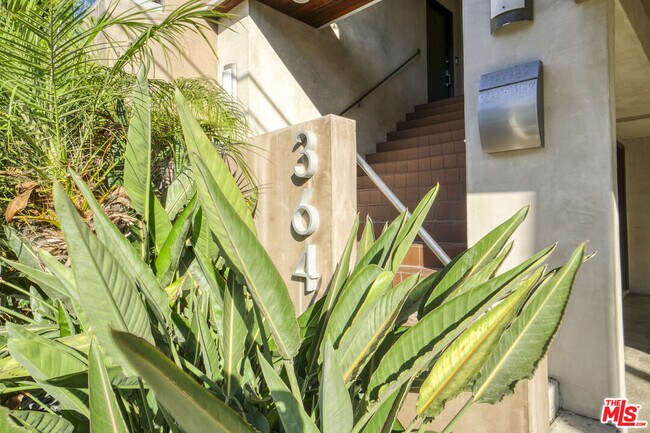 Foto del edificio - 364 Pershing Dr