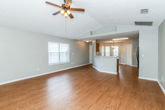 Foto del edificio - 3111 Wavering Ln