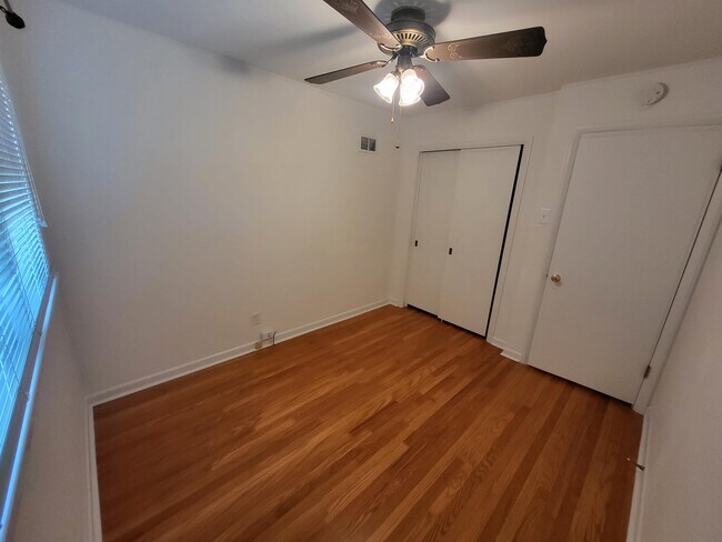 Foto del edificio - 1015 Lindsay Ln