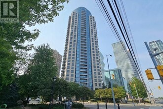 Building Photo - 330-1330 Burnhamthorpe Rd W