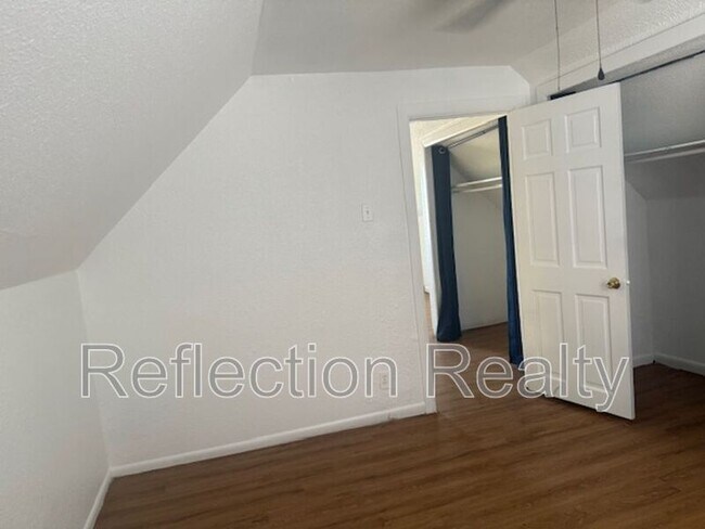 Foto del edificio - 716 E 2nd St