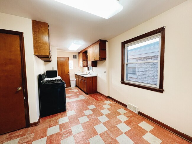 Building Photo - 5512 N Nagle Ave