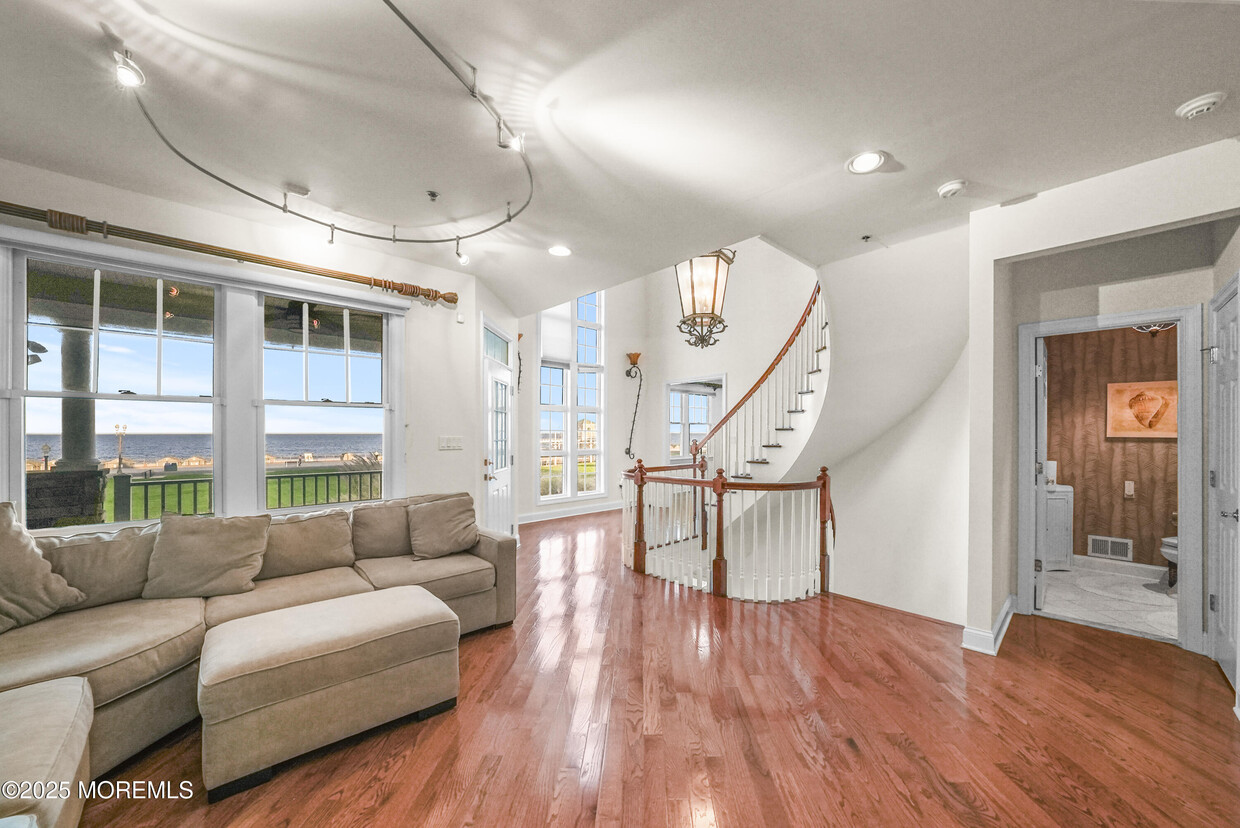 Primary Photo - 22 McKinley St