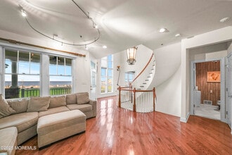 Building Photo - 22 McKinley St
