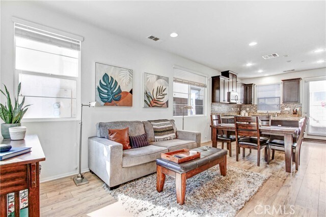 Building Photo - 319 Paseo Gusto