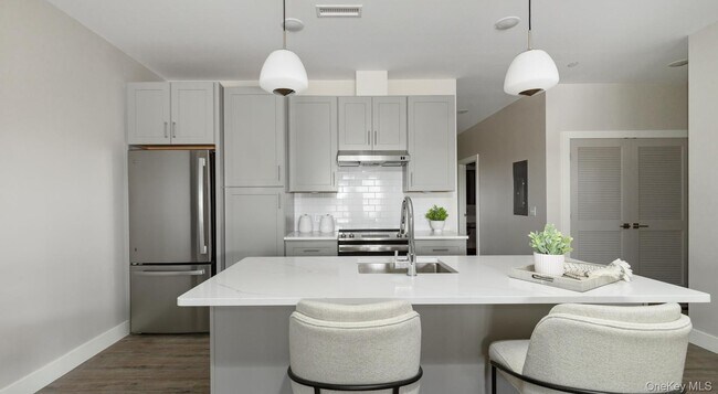 Foto del edificio - 7 Hudson W Dr