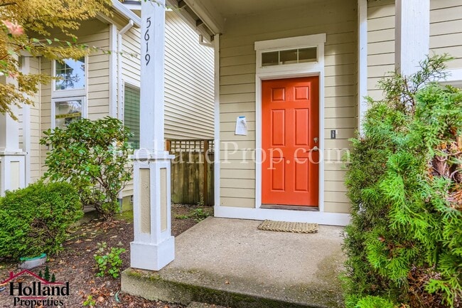 Foto del edificio - 4-Bedroom Home in Prime Hillsboro Location