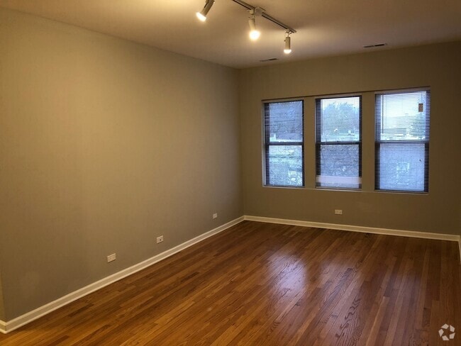 Building Photo - 3217 W Cullom Ave