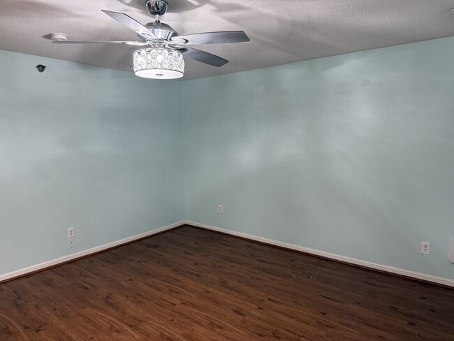 Building Photo - 6826 N Olive St