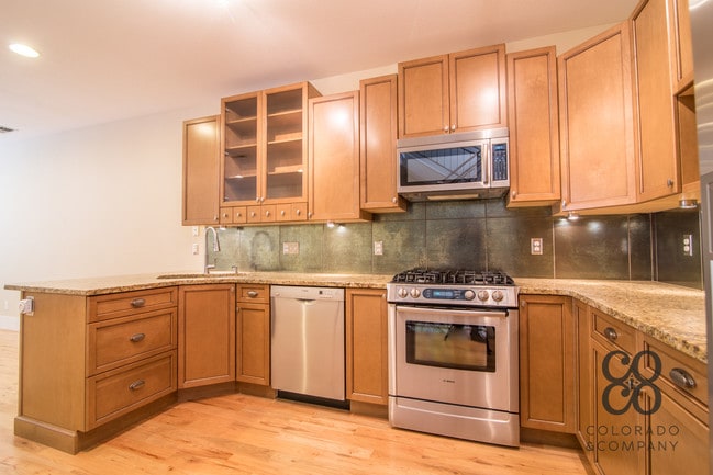 Building Photo - 930 S Pearl St