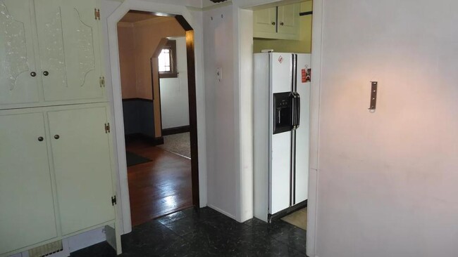 Building Photo - 3330 Fortune Ave.