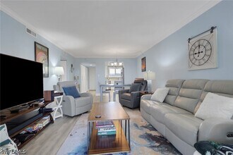 Building Photo - 2121 Collier Ave