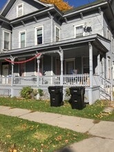 Building Photo - 40 Lincoln Ave