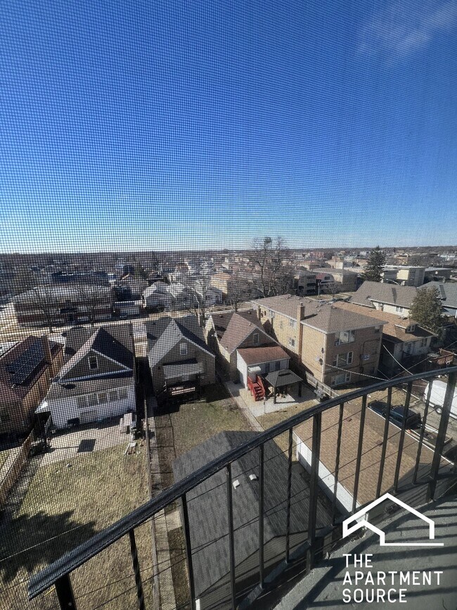 Foto del edificio - 2310 N Harlem Ave