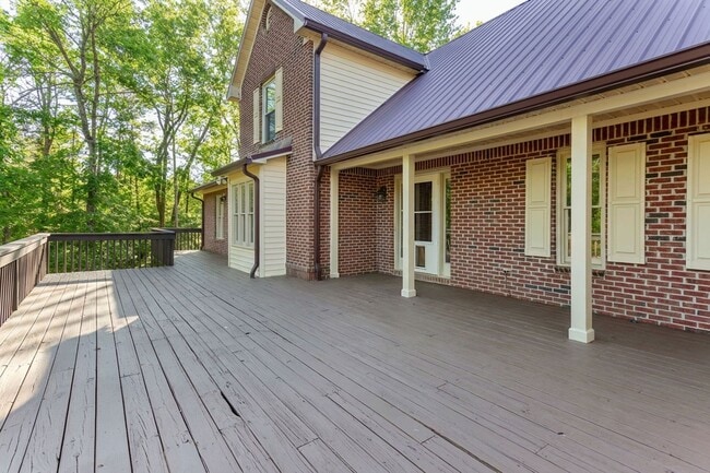 Building Photo - Beautiful 4 Bed 3.5 Bath Home on 20 Acres