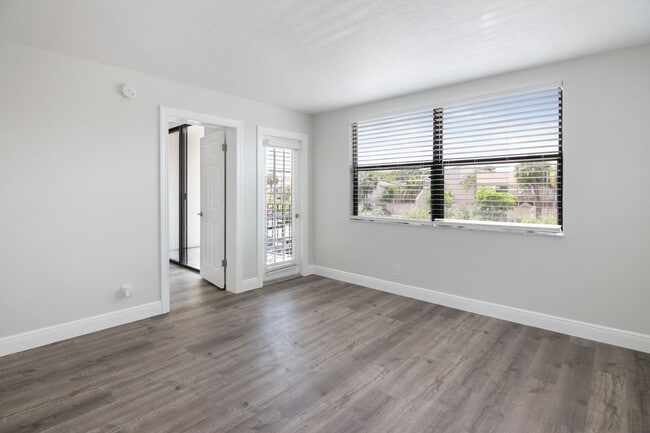 ONE BEDROOM ONE BATHROOM! WATERFRONT COMMU... - ONE BEDROOM ONE BATHROOM! WATERFRONT COMMU... Apartment
