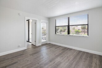 Building Photo - 708 Executive Center Dr