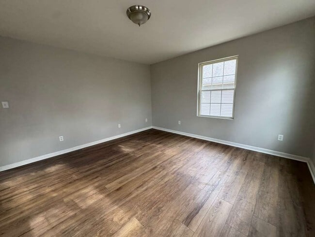 Building Photo - 129 Main St