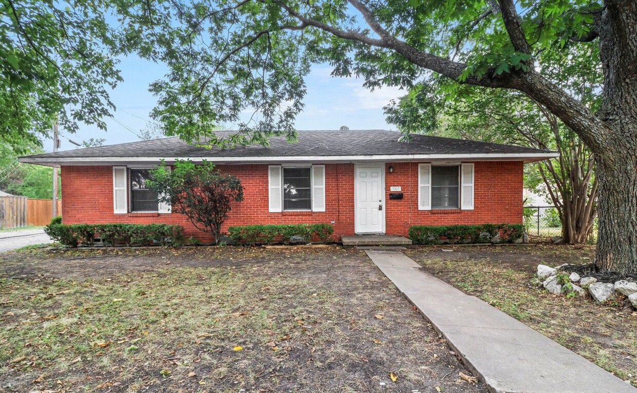 Foto principal - QUAINT 3 Bed, 1 Bath Home in Mckinney!