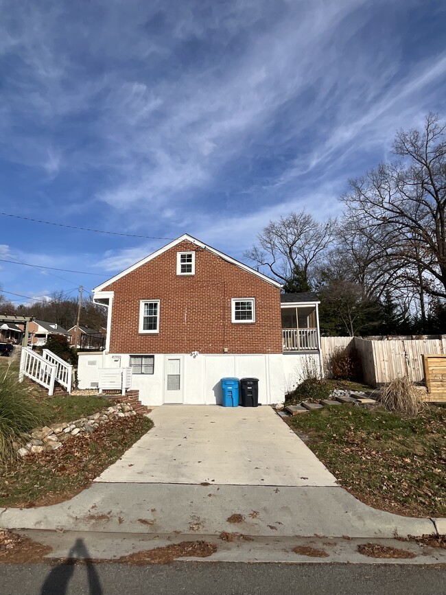 Building Photo - 3036 Fleetwood Ave SW