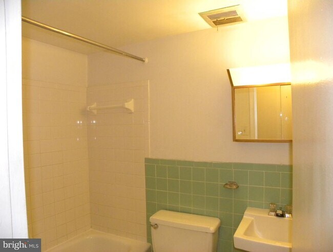 Foto del edificio - 120-8 Washington St NE