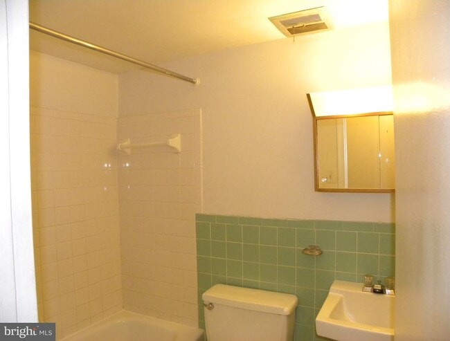 Building Photo - 120-8 Washington St NE