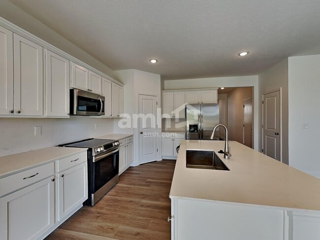 Building Photo - 1112 Heritage Blvd