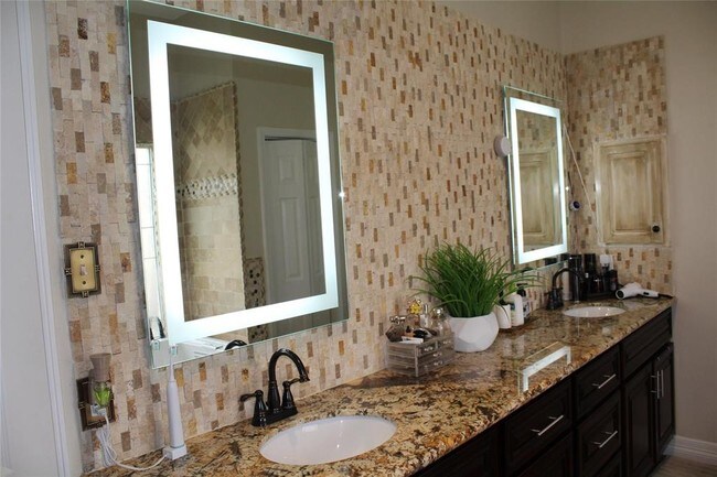 Building Photo - 10418 Sanibel Falls Ct