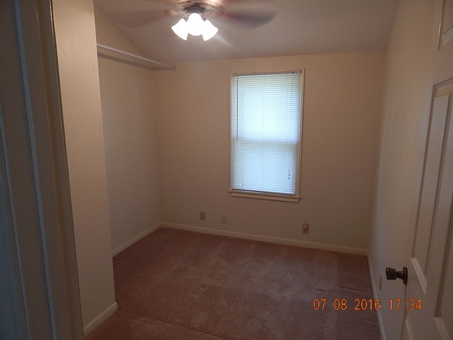 Building Photo - 602 Hospital Rd