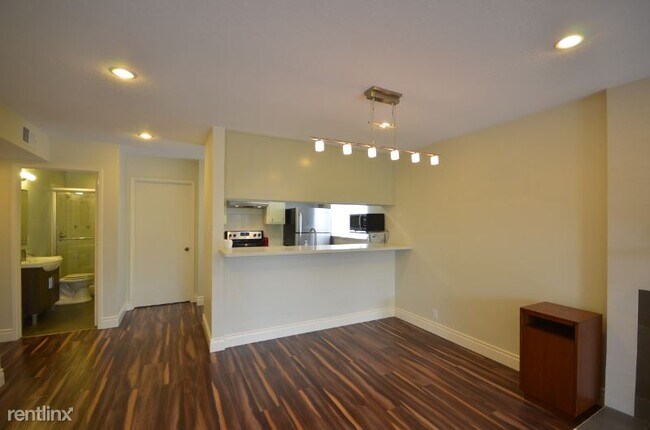 Foto del edificio - 2 br, 2 bath Townhome - 111 LONDON CT
